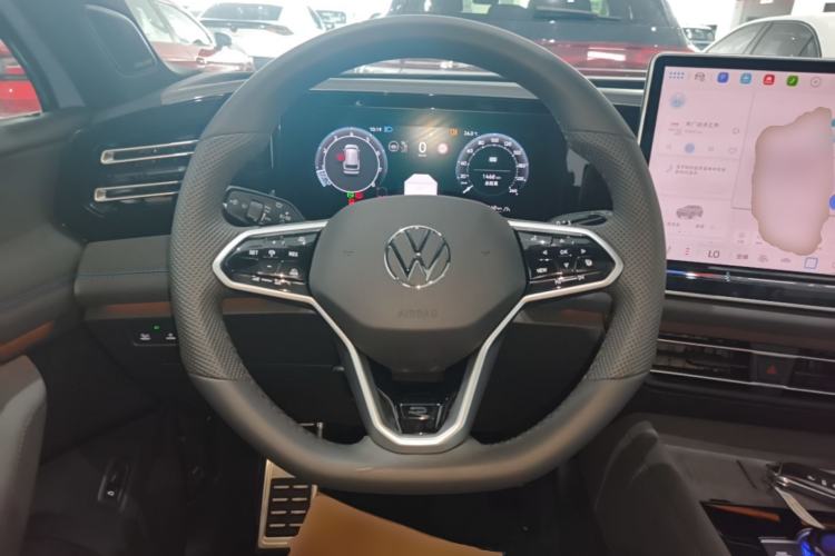 Used Volkswagen Tiguan L 2026 Model, PRO 380TSI Four-Wheel Drive R-Line Smart Luxury Edition Steering Wheel