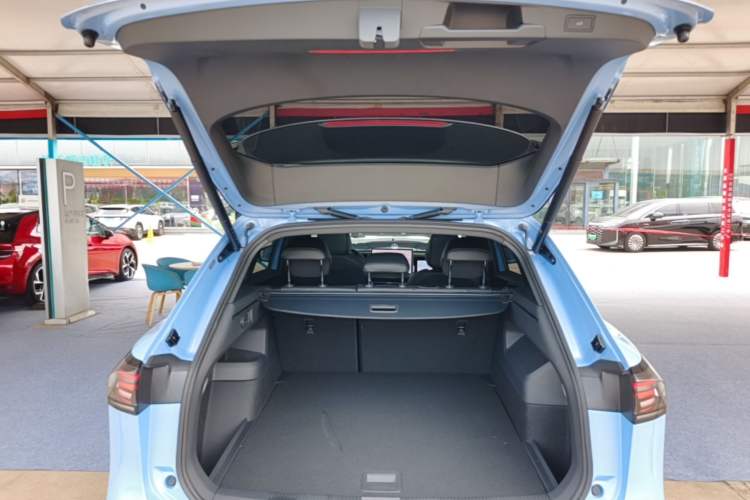 Used Volkswagen Tiguan L 2026 Model, PRO 380TSI Four-Wheel Drive R-Line Smart Luxury Edition Trunk
