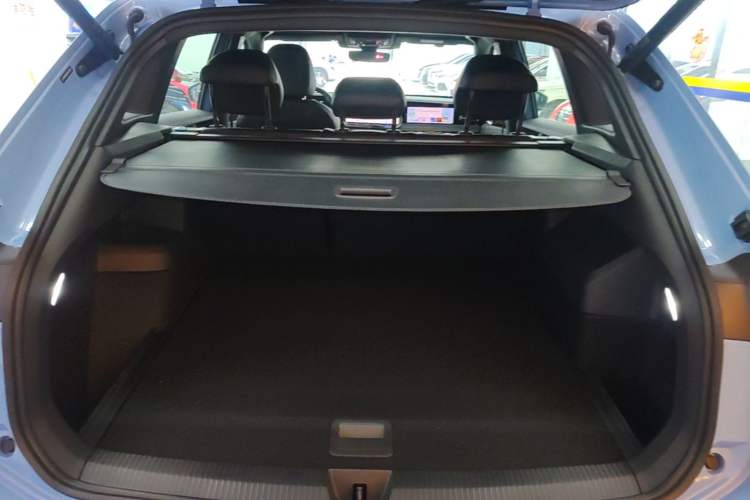 Used Volkswagen Tiguan L 2026 Model, PRO 380TSI Four-Wheel Drive R-Line Smart Luxury Edition Trunk