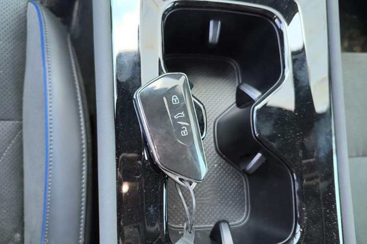 Used Volkswagen Tiguan L 2026 Model, PRO 380TSI Four-Wheel Drive R-Line Smart Luxury Edition Vehicle Key