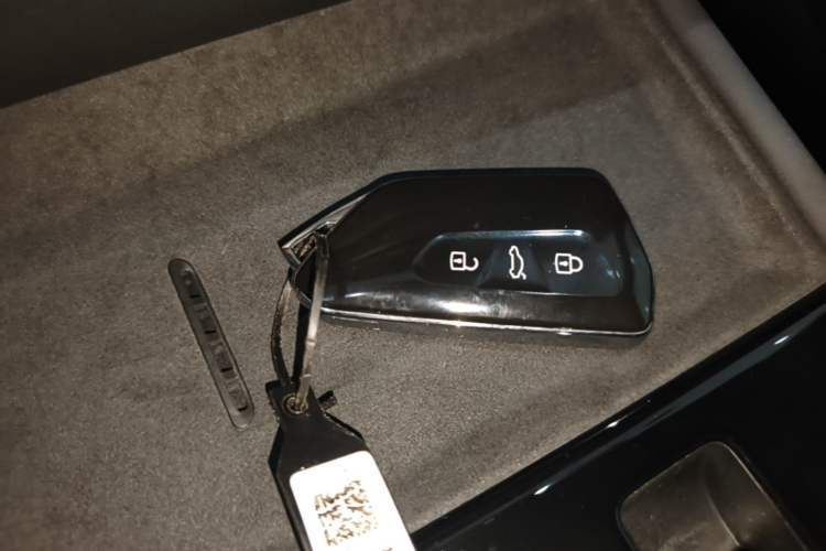 Used Volkswagen Tiguan L 2026 Model, PRO 380TSI Four-Wheel Drive R-Line Smart Luxury Edition Vehicle Key