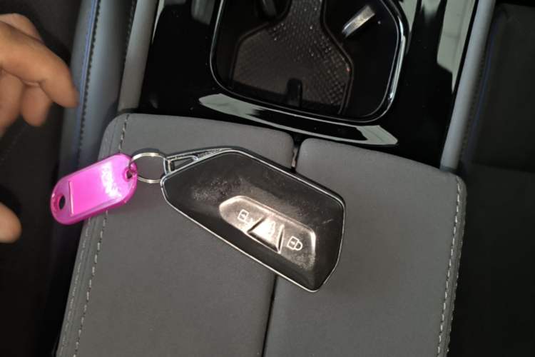 Used Volkswagen Tiguan L 2026 Model, PRO 380TSI Four-Wheel Drive R-Line Smart Luxury Edition Vehicle Key