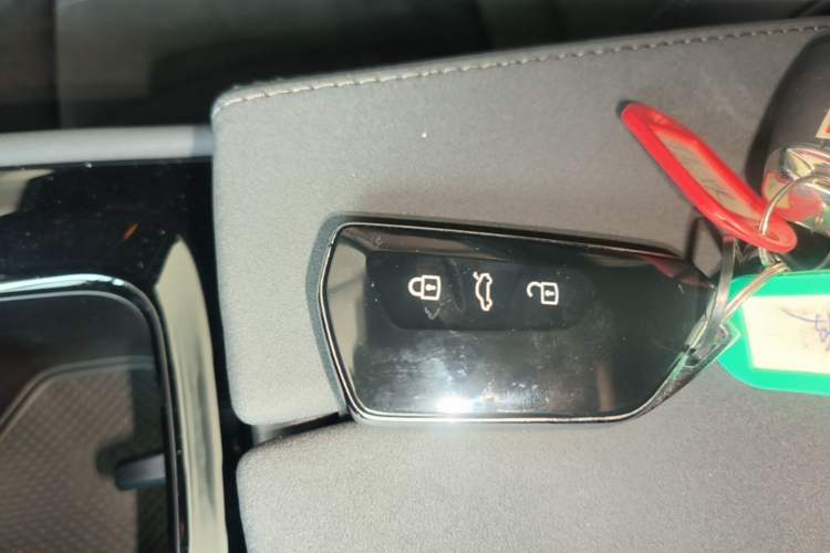 Used Volkswagen Tiguan L 2026 Model, PRO 380TSI Four-Wheel Drive R-Line Smart Luxury Edition Vehicle Key
