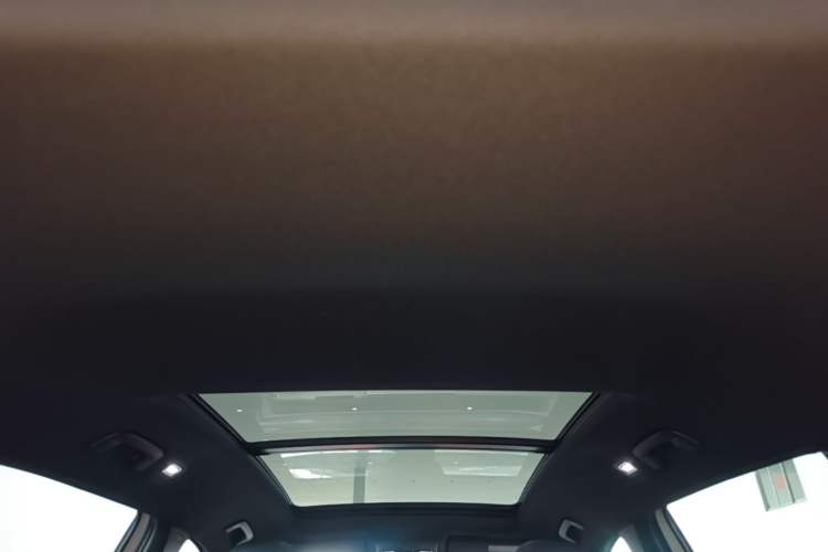 Used Volkswagen Tiguan L 2026 Model, PRO 380TSI Four-Wheel Drive R-Line Smart Luxury Edition Headliner