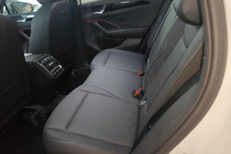 Used Volkswagen Tiguan L 2026 Model, PRO 380TSI Two-Wheel Drive R-Line Smart Leading Edition Left Rear Seat
