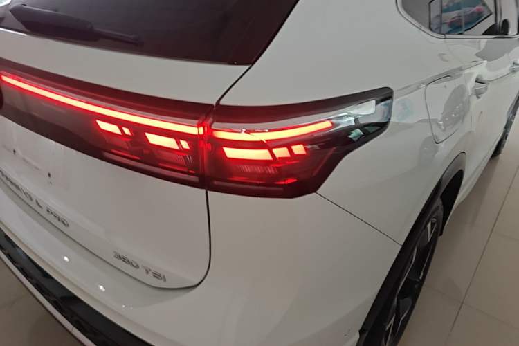 Used Volkswagen Tiguan L 2026 Model, PRO 380TSI Two-Wheel Drive R-Line Smart Leading Edition Right Rear Taillight