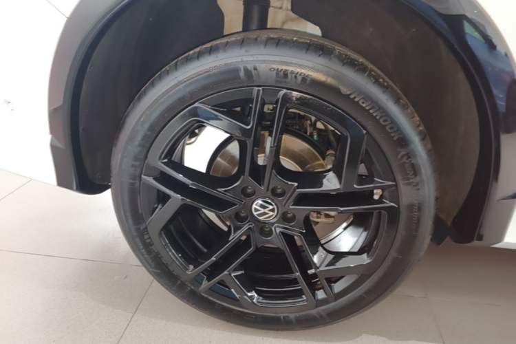 Used Volkswagen Tiguan L 2026 Model, PRO 380TSI Four-Wheel Drive R-Line Smart Luxury Edition Right Rear Wheel Hub
