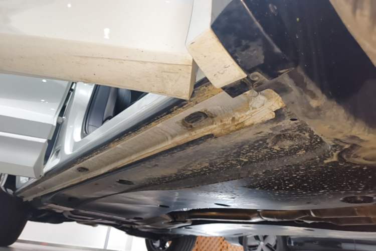 Used Volkswagen Tiguan L 2026 Model, PRO 380TSI Four-Wheel Drive R-Line Smart Luxury Edition Right Side Sill