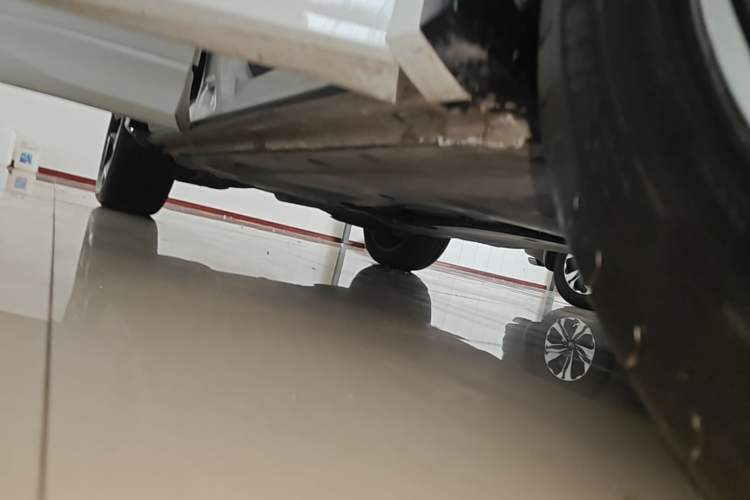 Used Volkswagen Tiguan L 2026 Model, PRO 380TSI Two-Wheel Drive R-Line Smart Leading Edition Right Side Sill