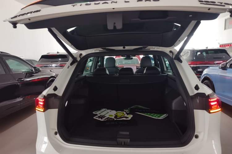 Used Volkswagen Tiguan L 2026 Model, PRO 380TSI Four-Wheel Drive R-Line Smart Luxury Edition Trunk
