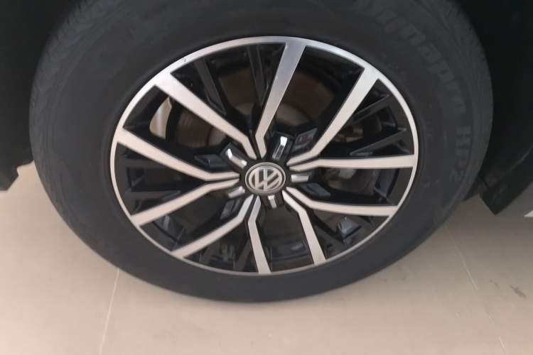 Used Volkswagen Tiguan L New Energy 2019 430 PHEV Hybrid Flagship Model Right Rear Wheel Hub