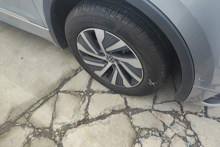 Used Volkswagen Tiguan L New Energy 2023 430 PHEV Plug-in Hybrid Flagship Edition Right Front Wheel Hub