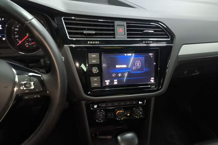 Used Volkswagen Tiguan L New Energy 2019 430 PHEV Hybrid Luxury Edition Audio And AC Panel