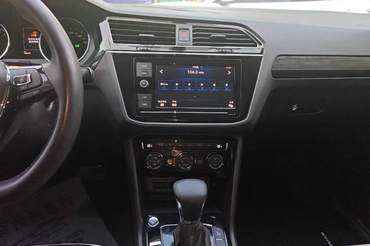 Used Volkswagen Tiguan L New Energy 2019 430 PHEV Hybrid Luxury Edition Audio And AC Panel