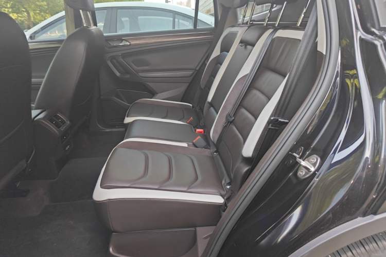 Used Volkswagen Tiguan L New Energy 2019 430 PHEV Hybrid Luxury Edition Left Rear Seat