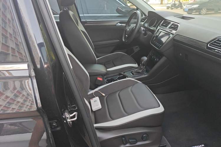 Used Volkswagen Tiguan L New Energy 2019 430 PHEV Hybrid Luxury Edition Right Front Seat