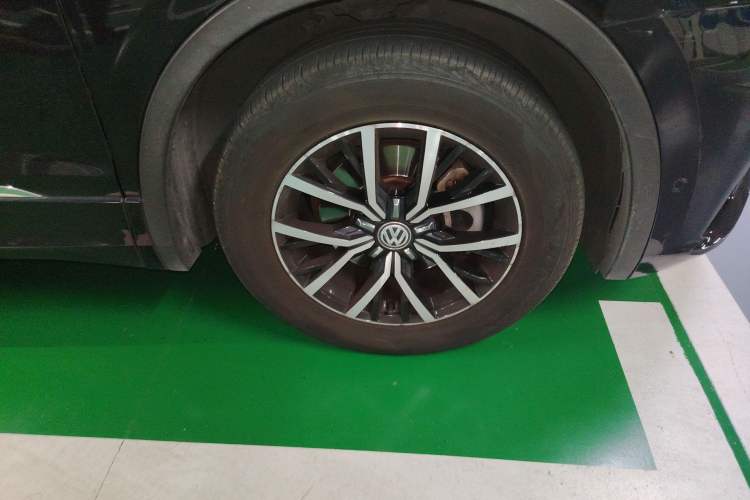Used Volkswagen Tiguan L New Energy 2019 430 PHEV Hybrid Flagship Model Right Front Wheel Hub