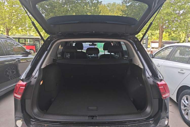 Used Volkswagen Tiguan L New Energy 2019 430 PHEV Hybrid Luxury Edition Trunk