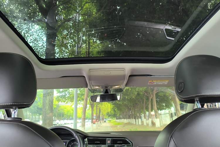 Used Volkswagen Tiguan L New Energy 2019 430 PHEV Hybrid Luxury Edition Headliner