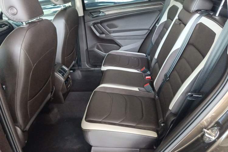 Used Volkswagen Tiguan L New Energy 2019 430 PHEV Hybrid Luxury Edition Left Rear Seat