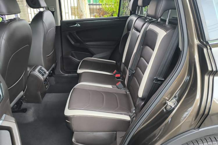 Used Volkswagen Tiguan L New Energy 2019 430 PHEV Hybrid Luxury Edition Left Rear Seat