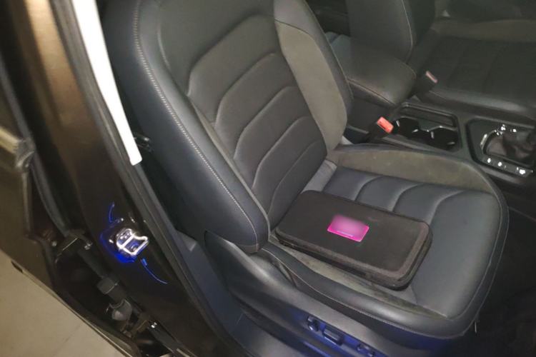 Used Volkswagen Tiguan L New Energy 2019 430 PHEV Hybrid Luxury Edition Right Front Seat