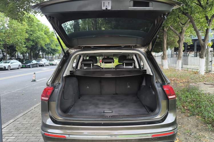Used Volkswagen Tiguan L New Energy 2019 430 PHEV Hybrid Luxury Edition Trunk