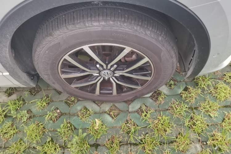 Used Volkswagen Tiguan L New Energy 2019 430 PHEV Hybrid Flagship Model Right Front Wheel Hub