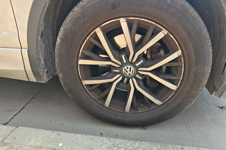 Used Volkswagen Tiguan L New Energy 2019 430 PHEV Hybrid Flagship Model Right Front Wheel Hub