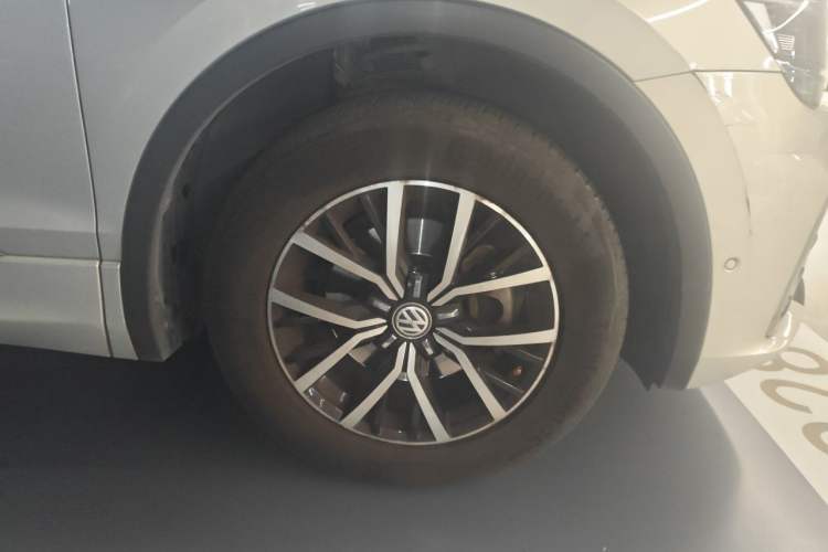 Used Volkswagen Tiguan L New Energy 2019 430 PHEV Hybrid Flagship Model Right Front Wheel Hub