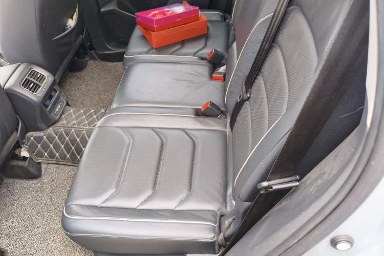 Used Volkswagen Tiguan L New Energy 2019 430 PHEV Hybrid Flagship Model Left Rear Seat