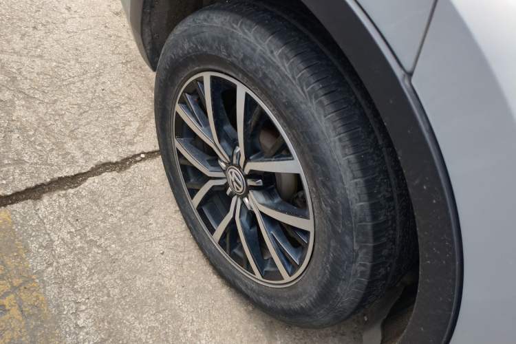 Used Volkswagen Tiguan L New Energy 2019 430 PHEV Hybrid Flagship Model Right Rear Wheel Hub