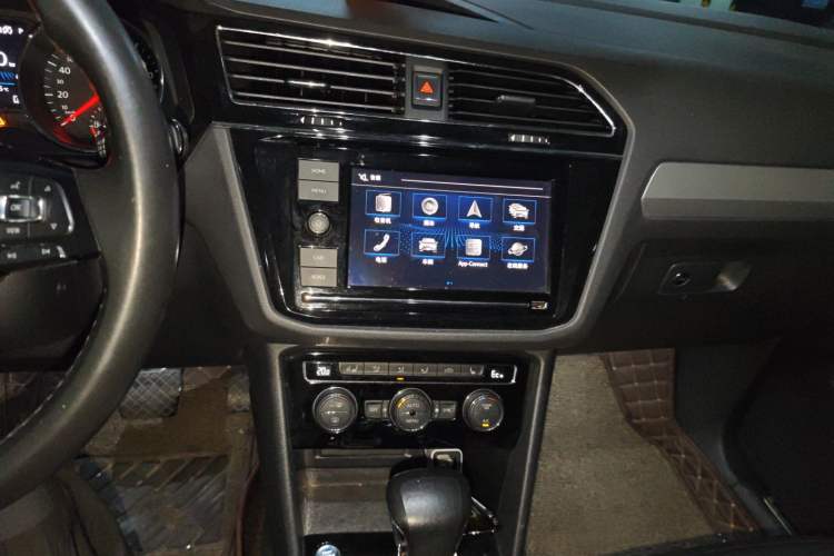 Used Volkswagen Tiguan L New Energy 2019 430 PHEV Hybrid Luxury Edition Audio And AC Panel