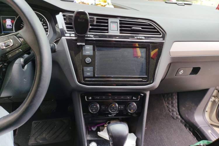 Used Volkswagen Tiguan L New Energy 2019 430 PHEV Hybrid Flagship Model Audio And AC Panel