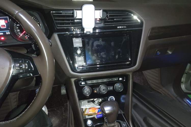 Used Volkswagen Tiguan L New Energy 2019 430 PHEV Hybrid Flagship Model Audio And AC Panel