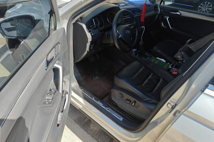 Used Volkswagen Tiguan L New Energy 2019 430 PHEV Hybrid Luxury Edition Driver Seat