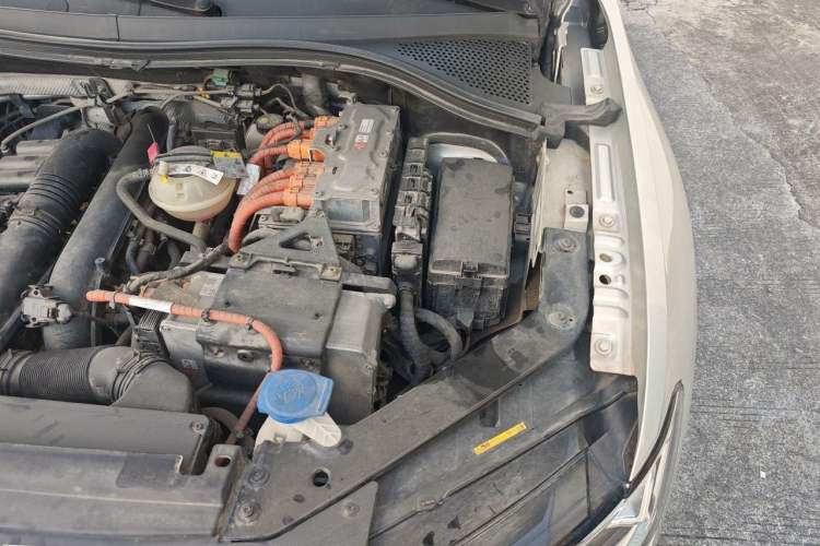Used Volkswagen Tiguan L New Energy 2019 430 PHEV Hybrid Luxury Edition Engine Bay Left