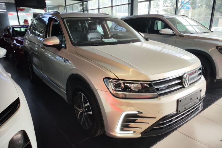 Used Volkswagen Tiguan L New Energy 2019 430 PHEV Hybrid Luxury Edition Front Right 45 Deg