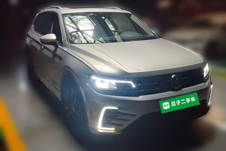 Used Volkswagen Tiguan L New Energy 2019 430 PHEV Hybrid Luxury Edition Front Right 45 Deg