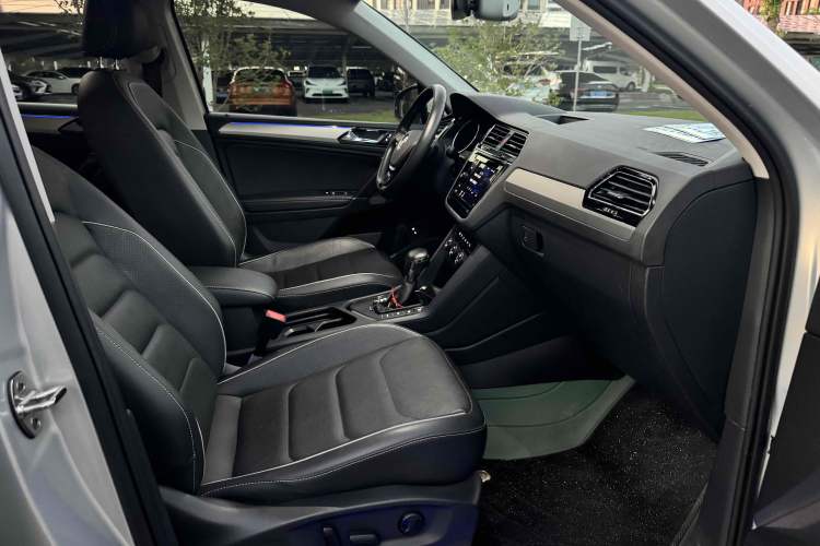 Used Volkswagen Tiguan L New Energy 2019 430 PHEV Hybrid Flagship Model Interior 4