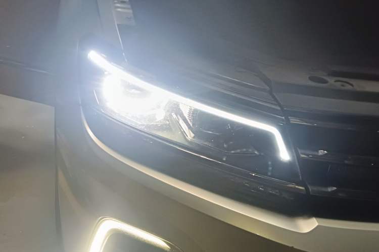 Used Volkswagen Tiguan L New Energy 2019 430 PHEV Hybrid Luxury Edition Right Front Headlight