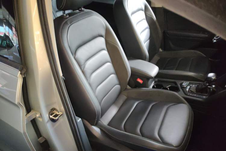 Used Volkswagen Tiguan L New Energy 2019 430 PHEV Hybrid Luxury Edition Right Front Seat
