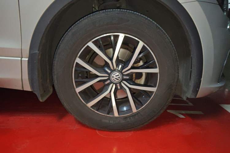Used Volkswagen Tiguan L New Energy 2019 430 PHEV Hybrid Luxury Edition Right Front Wheel Hub