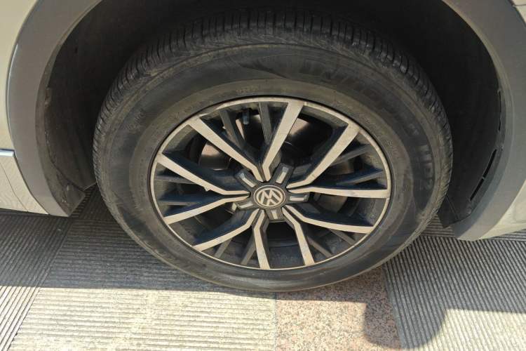 Used Volkswagen Tiguan L New Energy 2019 430 PHEV Hybrid Luxury Edition Right Front Wheel Hub