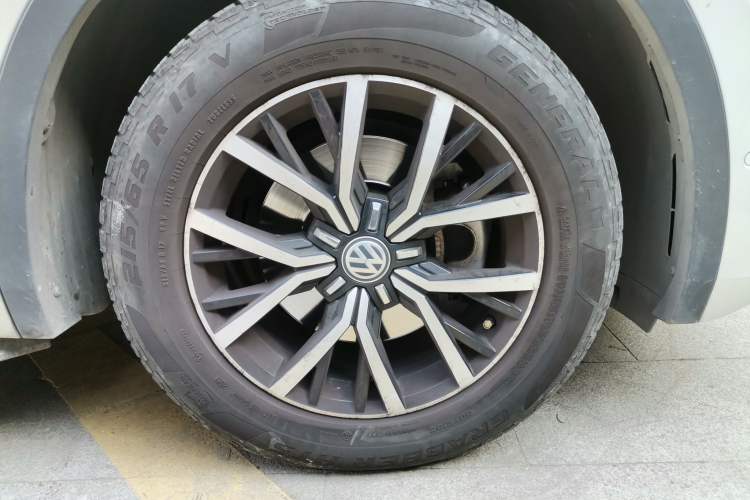 Used Volkswagen Tiguan L New Energy 2019 430 PHEV Hybrid Flagship Model Right Front Wheel Hub