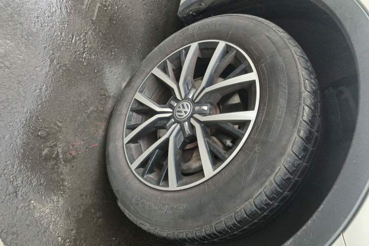 Used Volkswagen Tiguan L New Energy 2019 430 PHEV Hybrid Flagship Model Right Front Wheel Hub