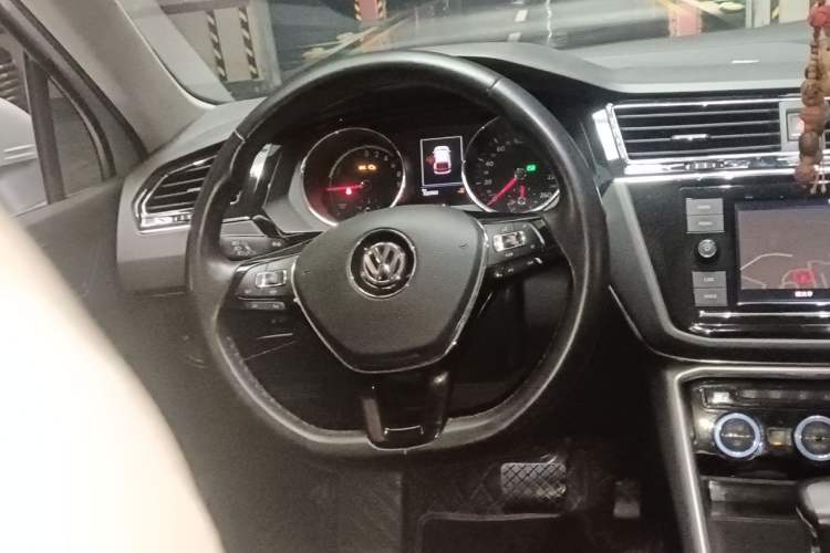 Used Volkswagen Tiguan L New Energy 2019 430 PHEV Hybrid Luxury Edition Steering Wheel