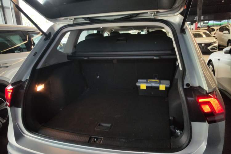 Used Volkswagen Tiguan L New Energy 2019 430 PHEV Hybrid Luxury Edition Trunk