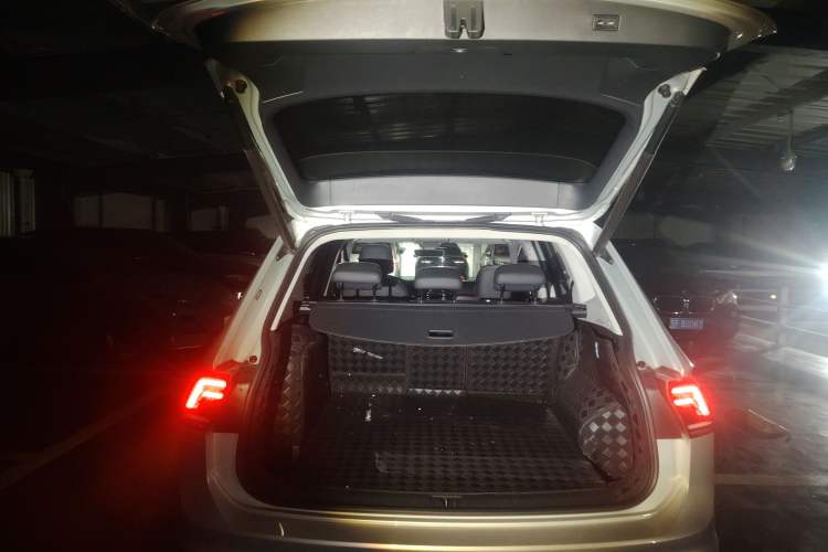 Used Volkswagen Tiguan L New Energy 2019 430 PHEV Hybrid Flagship Model Trunk