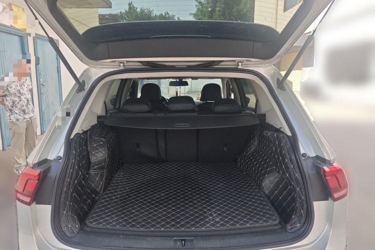 Used Volkswagen Tiguan L New Energy 2019 430 PHEV Hybrid Luxury Edition Trunk